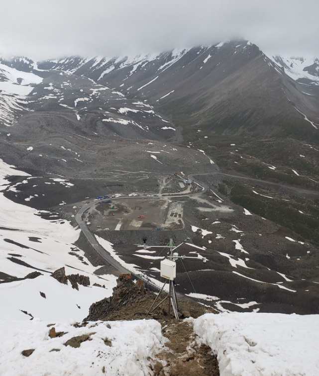 高防護等級自動氣象站在獨庫公路高海拔雪山投入運行